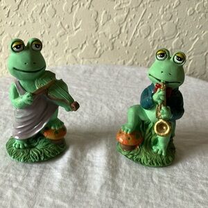 Koreano: Frog Musician Resin Figurines- violin/saxophone